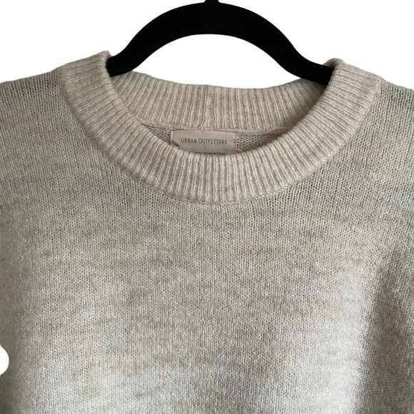 Urban Outfitters Oversized Wool Blend Fuzzy Sweater - Picture 2 of 8